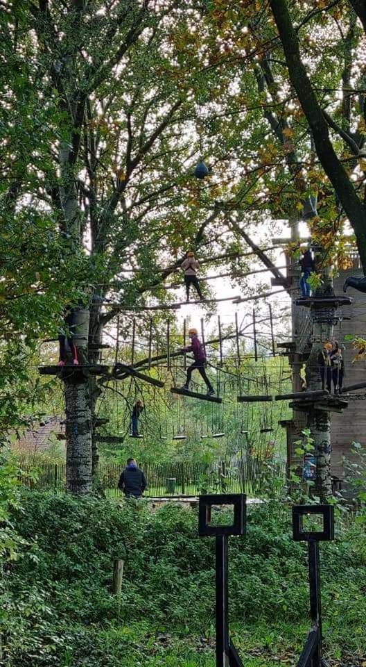 Het Huys Ewijk Mooi Luxe En Een Laadpaal Kültér fotó