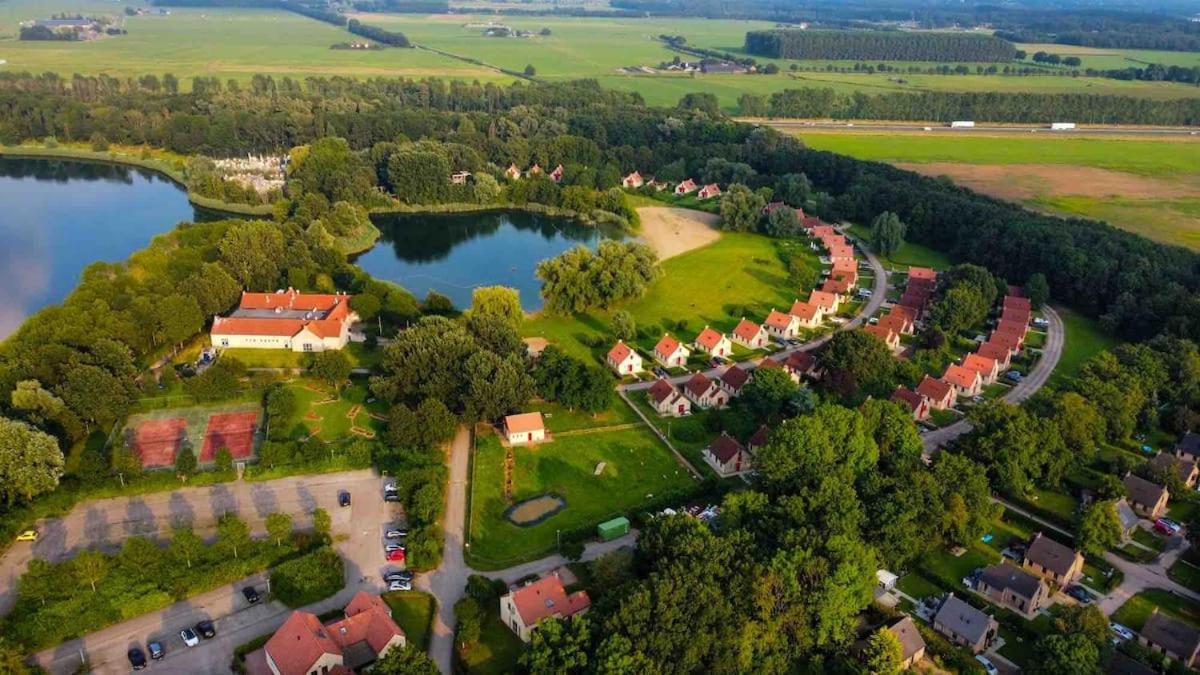 Het Huys Ewijk Mooi Luxe En Een Laadpaal Kültér fotó