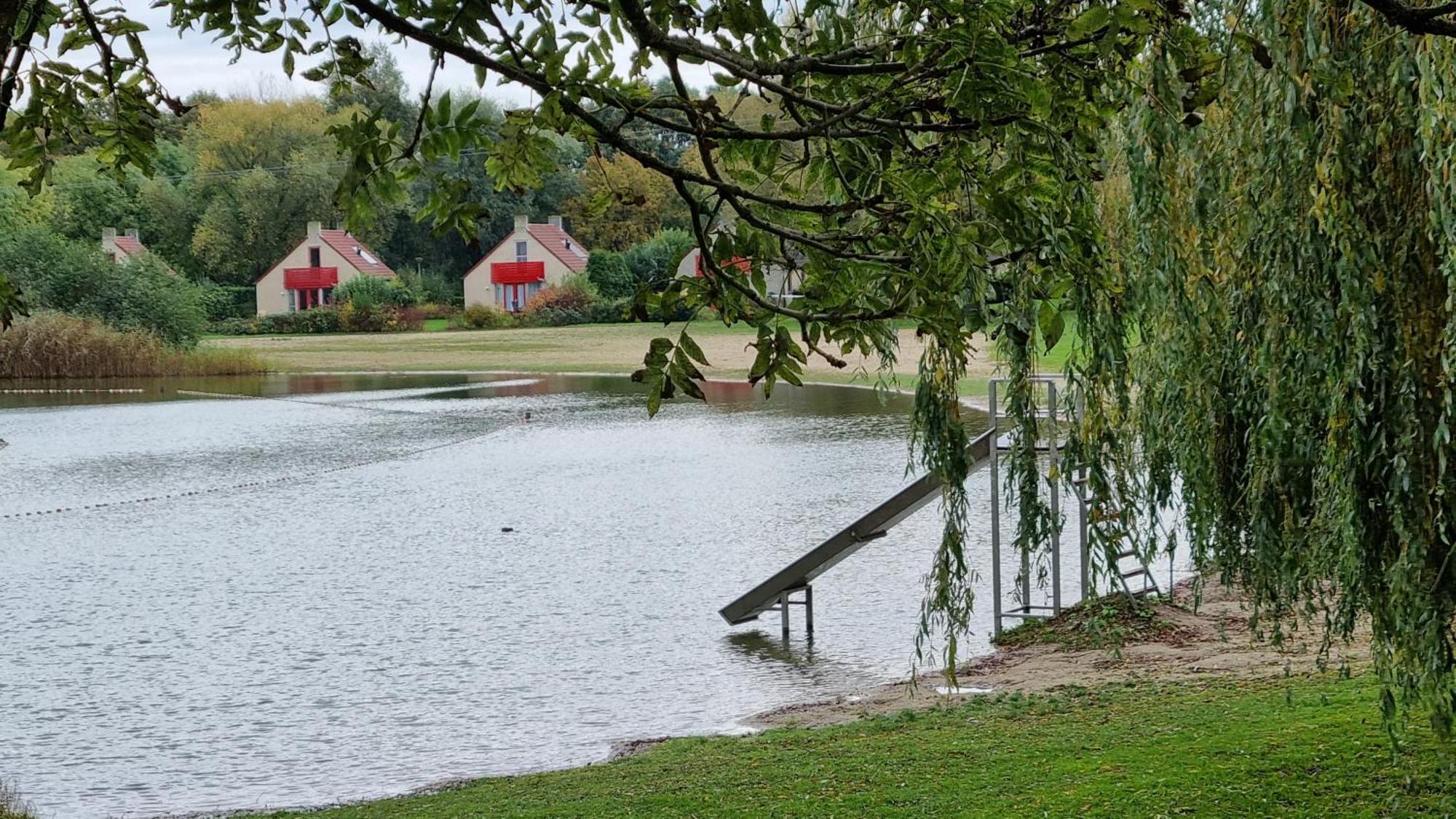 Het Huys Ewijk Mooi Luxe En Een Laadpaal Kültér fotó