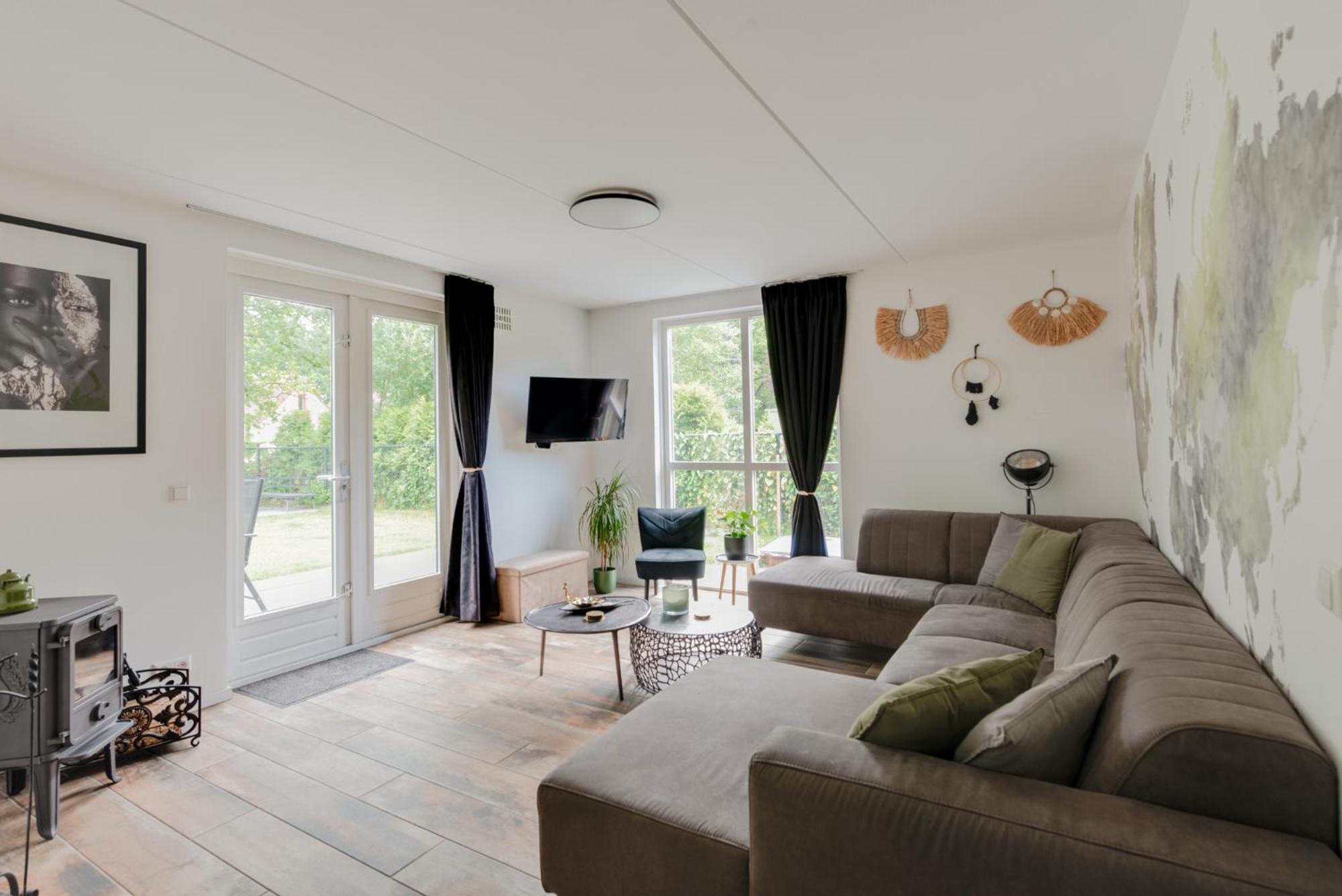 Het Huys Ewijk Mooi Luxe En Een Laadpaal Kültér fotó