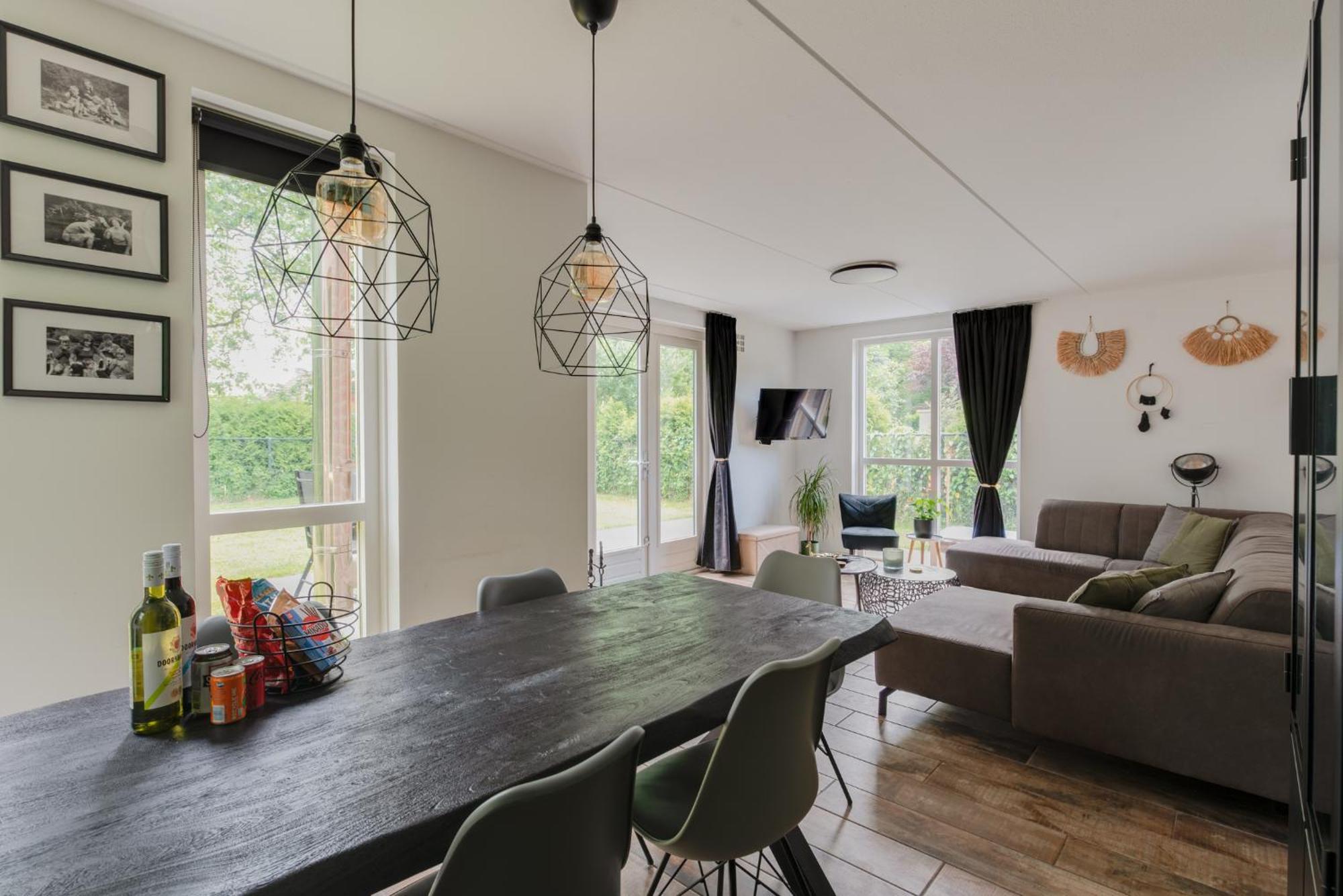 Het Huys Ewijk Mooi Luxe En Een Laadpaal Kültér fotó
