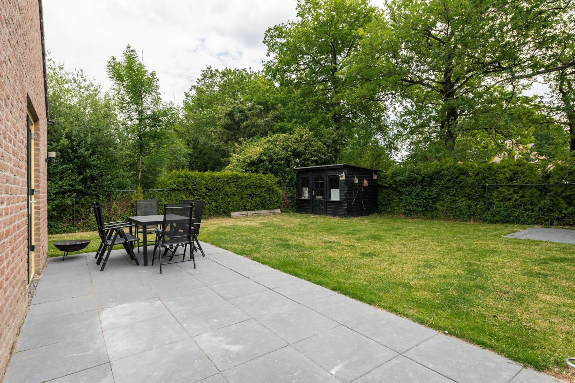 Het Huys Ewijk Mooi Luxe En Een Laadpaal Kültér fotó