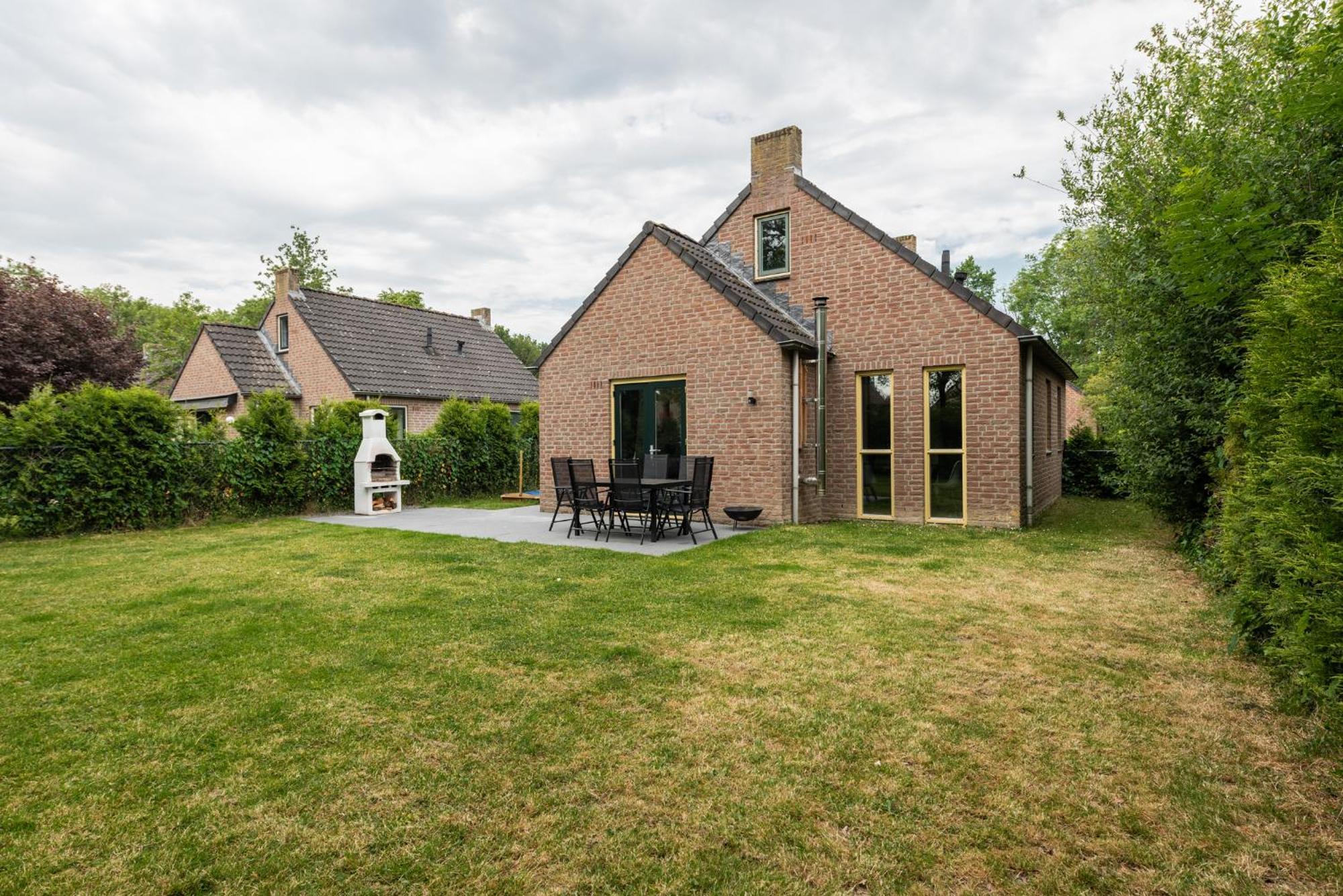 Het Huys Ewijk Mooi Luxe En Een Laadpaal Kültér fotó