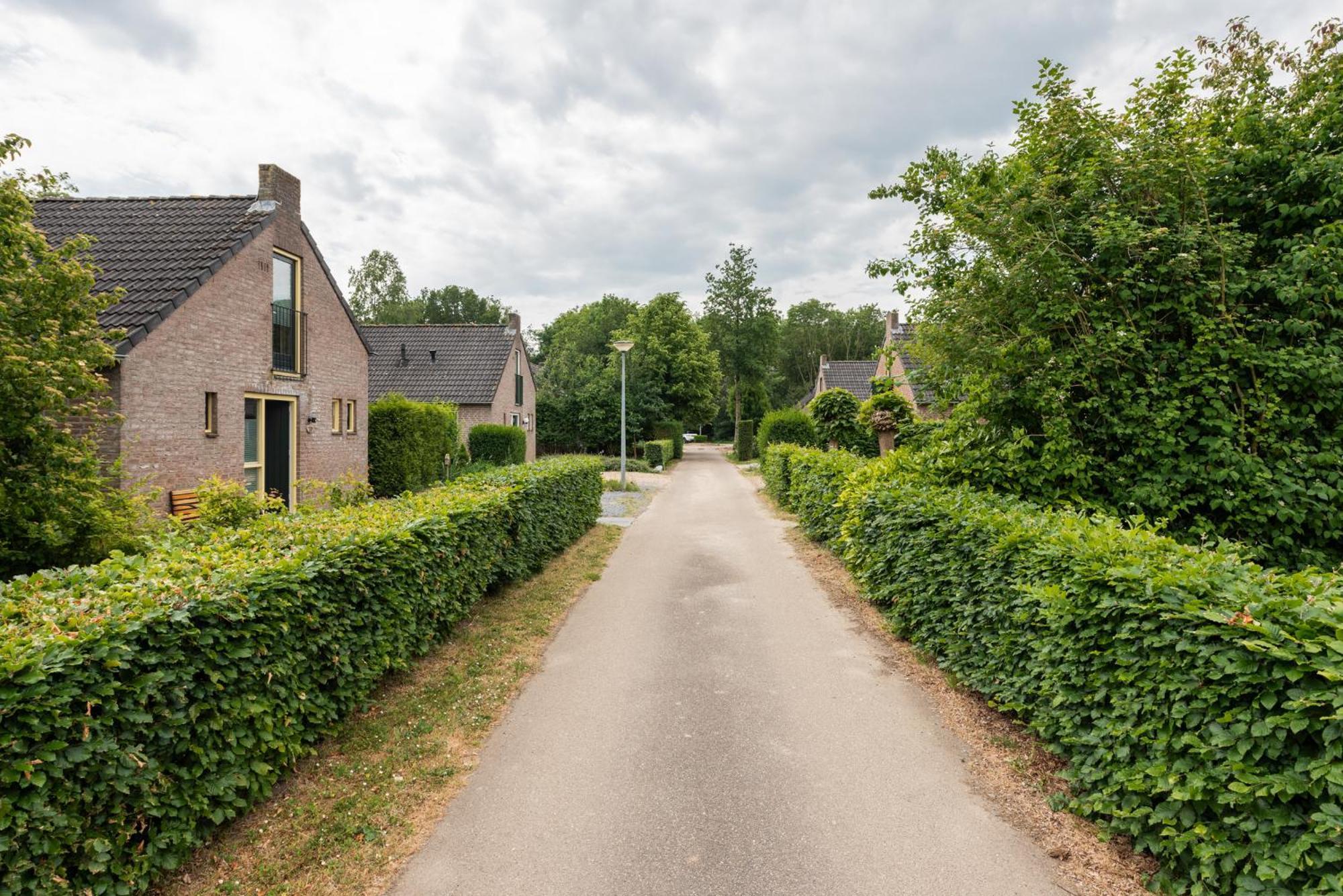 Het Huys Ewijk Mooi Luxe En Een Laadpaal Kültér fotó