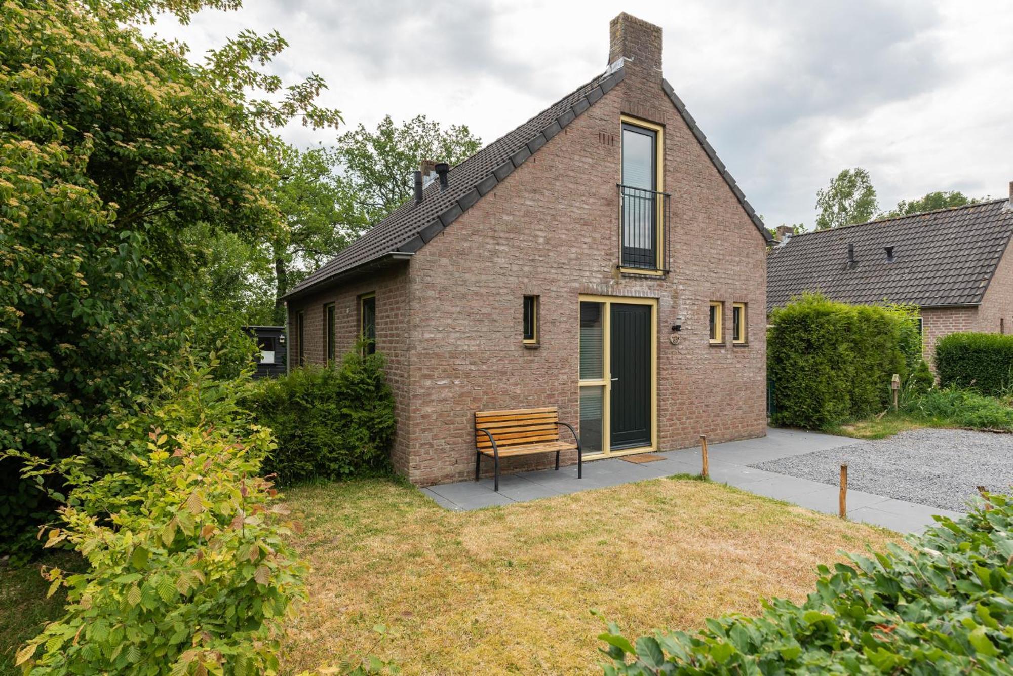 Het Huys Ewijk Mooi Luxe En Een Laadpaal Kültér fotó