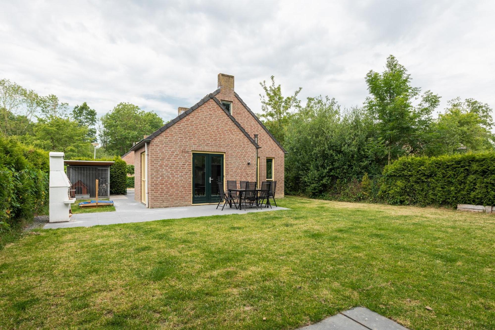 Het Huys Ewijk Mooi Luxe En Een Laadpaal Kültér fotó