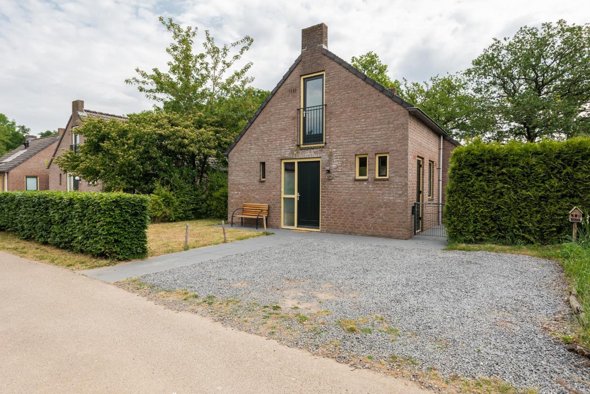 Het Huys Ewijk Mooi Luxe En Een Laadpaal Kültér fotó
